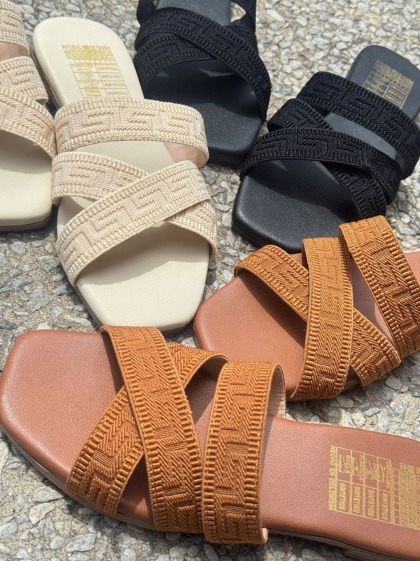 Sandalia Plana Fendy Colores